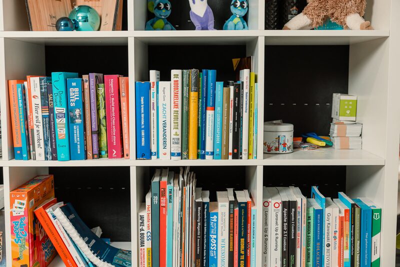 Boekenkast op kantoor