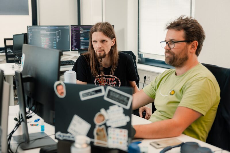 Code review met zijn tweeen achter een scherm