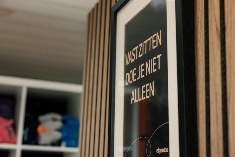 Ingelijste tekst: vastzitten doe je niet alleen
