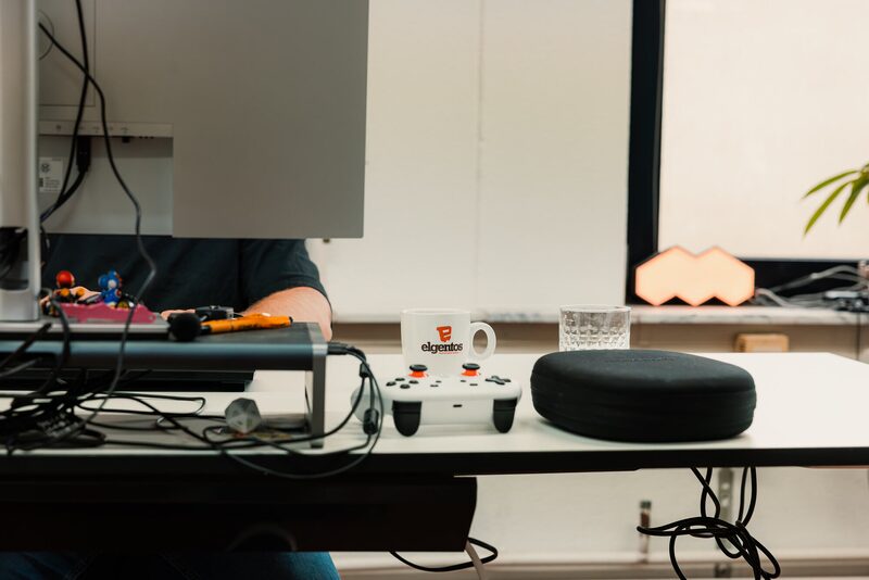 Bureau met een elgentos-mok
